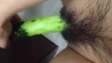 Vegetarian si ate kaya kahit dildo gulay na din